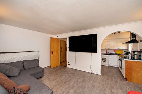 Studio for sale, Helmsdale Close, Hayes UB4