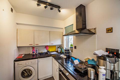 Studio for sale, Helmsdale Close, Hayes UB4