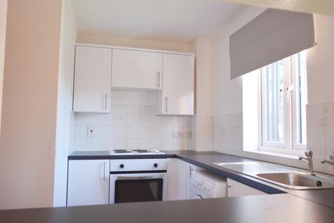 2 bedroom flat to rent, Canvey Walk, Chelmsford, Essex CM1