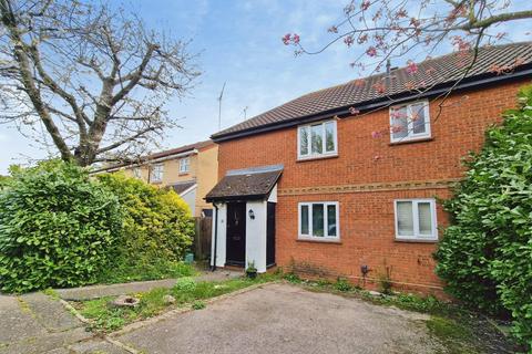 2 bedroom semi-detached house to rent, Cusak Road, Chelmsford, Essex CM2