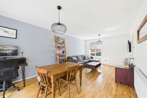 Aylsham Drive, Ickenham, UB10