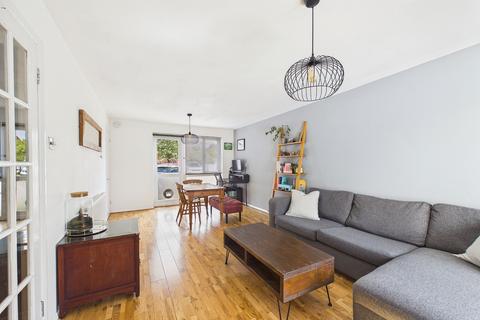 1 bedroom flat for sale, Aylsham Drive, Ickenham, UB10