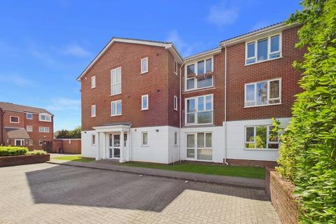 1 bedroom flat for sale, Aylsham Drive, Ickenham, UB10