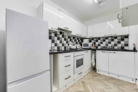 1 bedroom flat for sale, Regent Crescent, Horsforth, Leeds, West Yorkshire, LS18