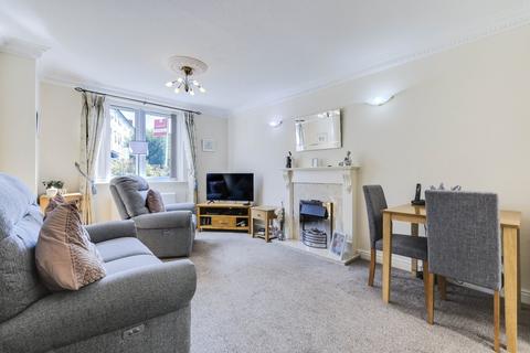1 bedroom flat for sale, Regent Crescent, Horsforth, Leeds, West Yorkshire, LS18