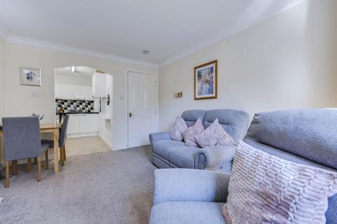1 bedroom flat for sale, Regent Crescent, Horsforth, Leeds, West Yorkshire, LS18