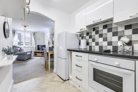1 bedroom flat for sale, Regent Crescent, Horsforth, Leeds, West Yorkshire, LS18