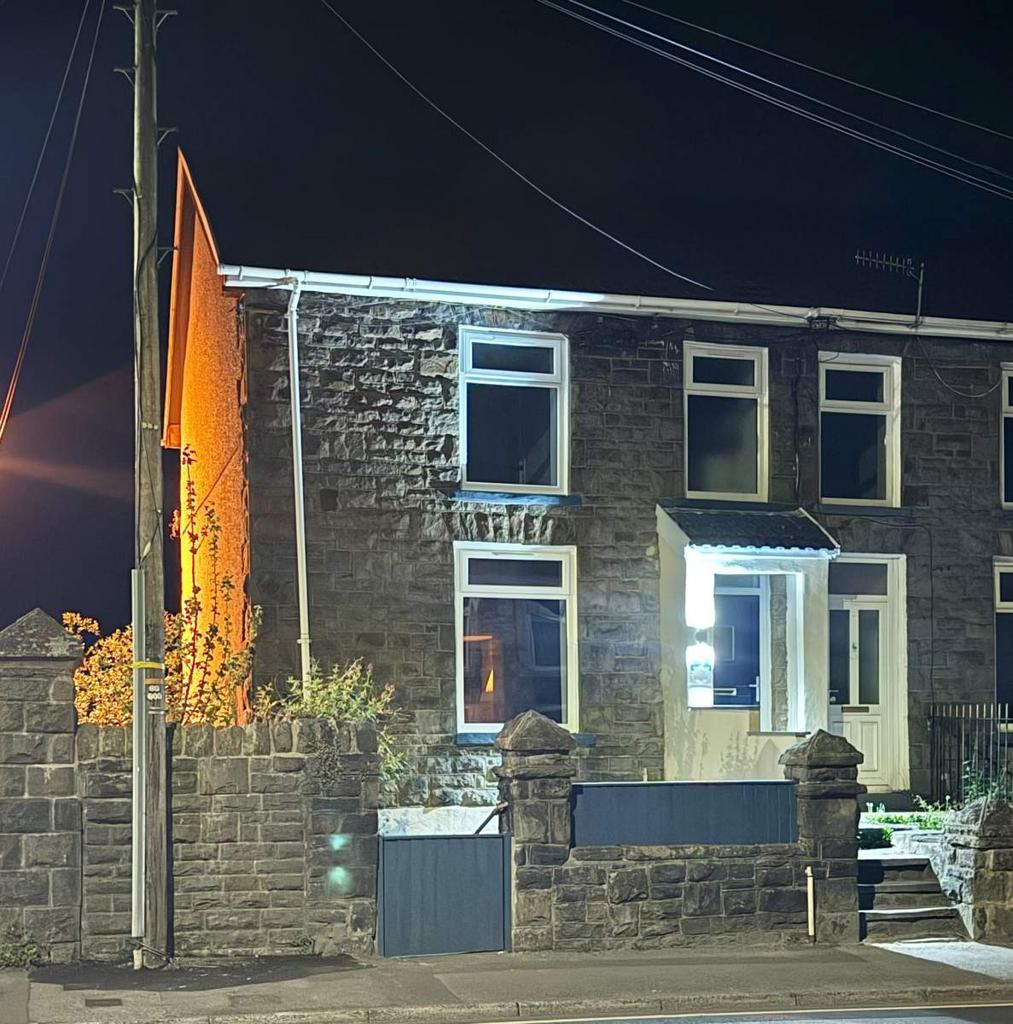 4 bedroom end of terrace house for sale