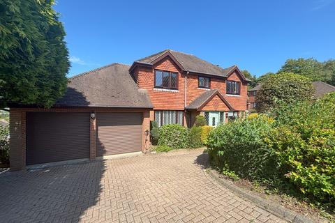 4 bedroom detached house for sale, Starrs Mead, Battle, TN33