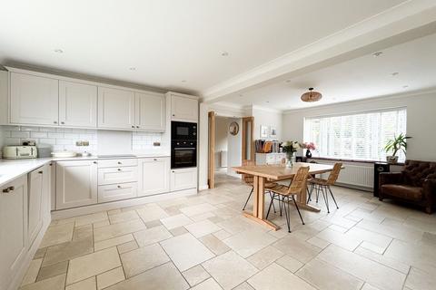 4 bedroom detached house for sale, Starrs Mead, Battle, TN33