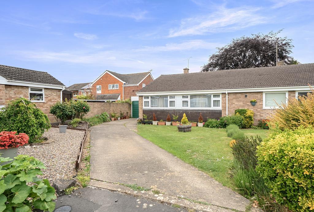 2 bedroom bungalow for sale in Cheltenham