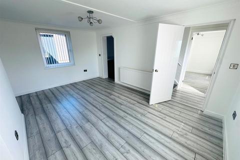 3 bedroom semi-detached house for sale, Graigwen, Llwynhendy, Llanelli