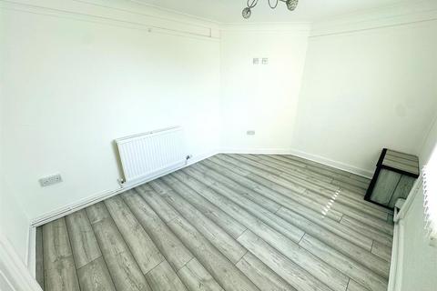 3 bedroom semi-detached house for sale, Graigwen, Llwynhendy, Llanelli