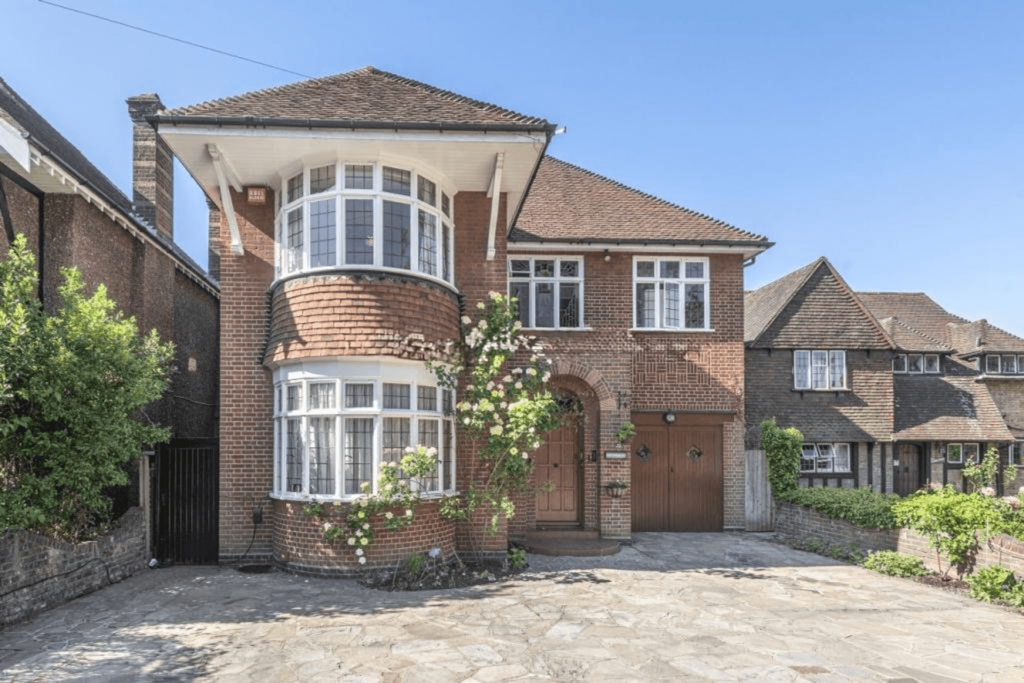 5 bedroom detached house to rent in London