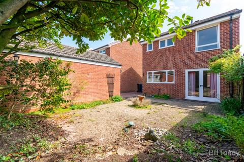 3 bedroom detached house for sale, Meadow View, Burntwood, WS7