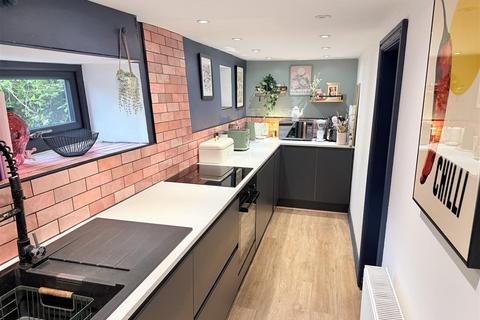 2 bedroom cottage for sale, Huddersfield Road, Mirfield WF14
