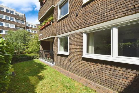 Nero Court, Brentford Dock