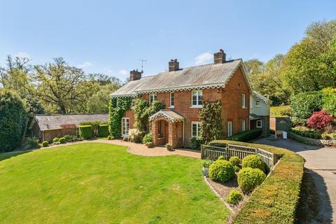 4 bedroom detached house to rent, Wentworth Drive Virginia Water GU25