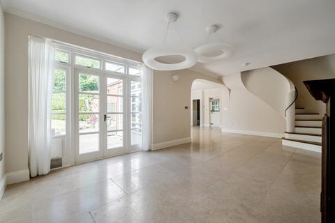 4 bedroom detached house to rent, Wentworth Drive Virginia Water GU25