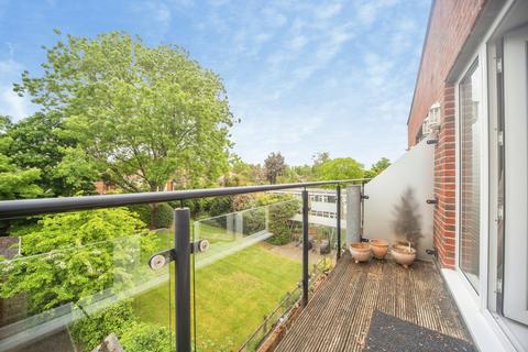 2 bedroom flat for sale, Winn Road, Southampton, Hampshire, SO17