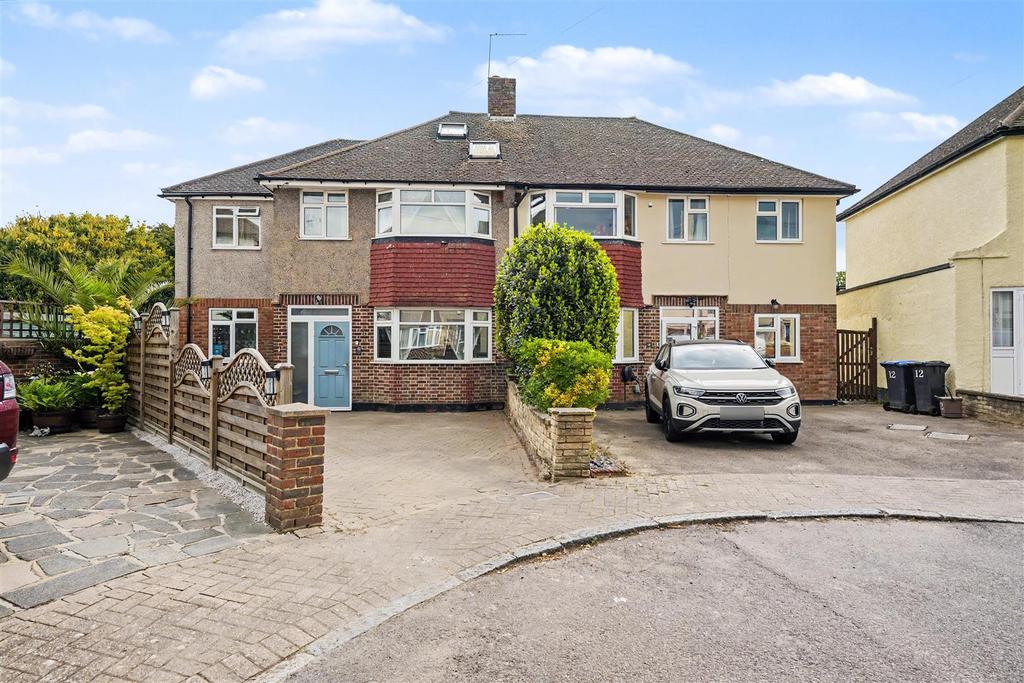 Detached house exterior, driveway