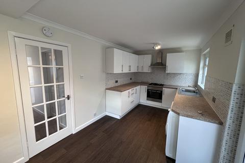 3 bedroom end of terrace house to rent, Claudeen Close, Southampton SO18