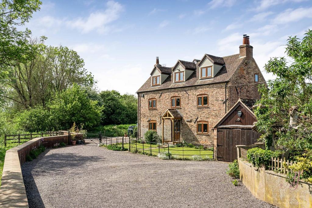 5 bedroom character property for sale in Gloucester