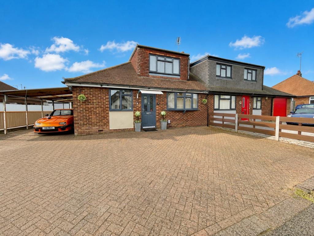 3 bedroom chalet for sale in Bedfordshire