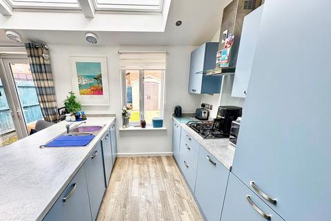 3 bedroom semi-detached house for sale, Spinningfield Close, Manchester M46