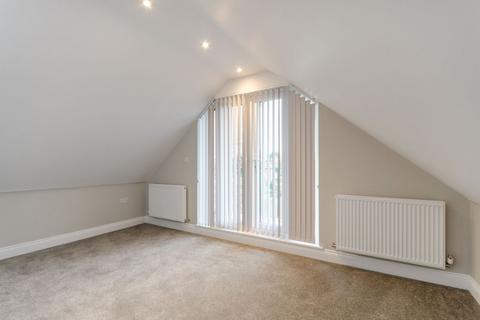 2 bedroom flat to rent, Northampton Road, Croydon, CR0