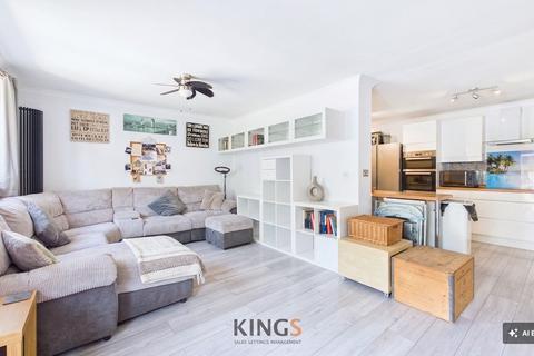 4 bedroom semi-detached house for sale, Windmore Avenue, Potters Bar EN6