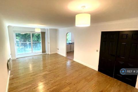 2 bedroom flat to rent, Admirals House, Southsea, PO4
