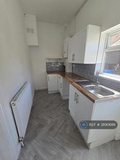 4 bedroom end of terrace house to rent, Frodsham Street, Hull, HU9