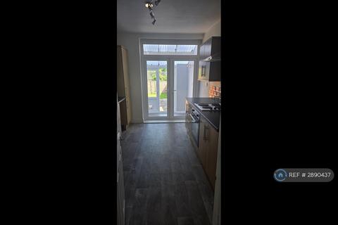 3 bedroom terraced house to rent, Highgate Road, Portsmouth, PO3