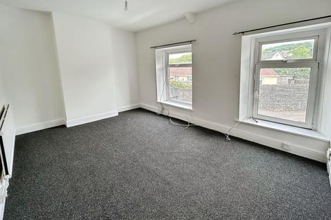 1 bedroom apartment to rent, High Street, Fleur De Lis,