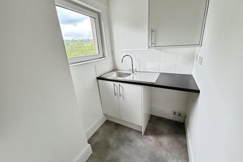 1 bedroom apartment to rent, High Street, Fleur De Lis,