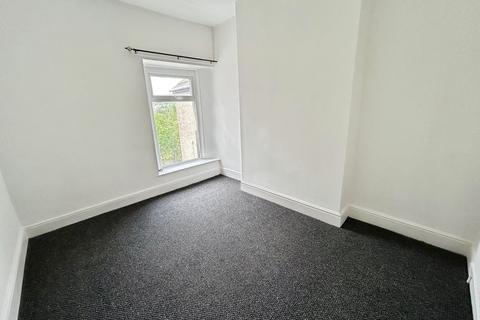 1 bedroom apartment to rent, High Street, Fleur De Lis,