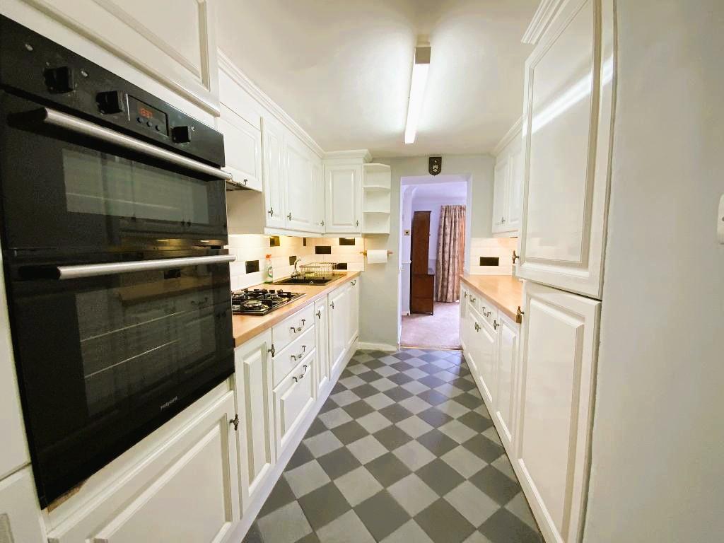 KITCHEN 11' x 7'11