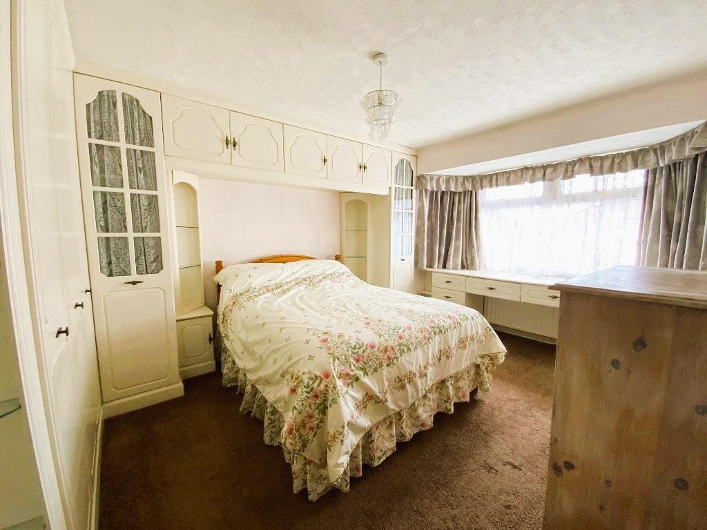 BEDROOM ONE 12'5 x 10'10