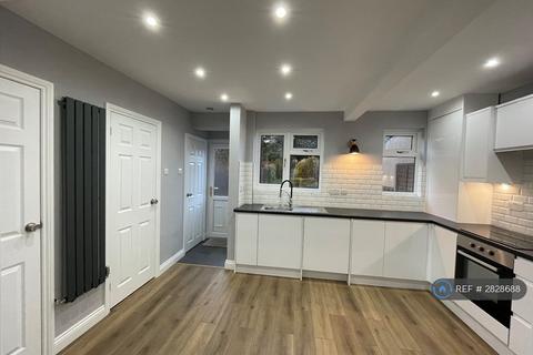 3 bedroom semi-detached house to rent, Farm Road, Brierley Hill, DY5