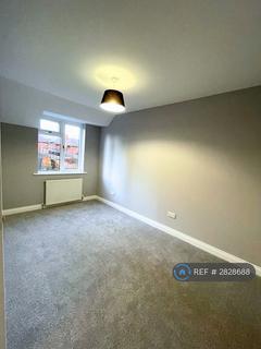 3 bedroom semi-detached house to rent, Farm Road, Brierley Hill, DY5