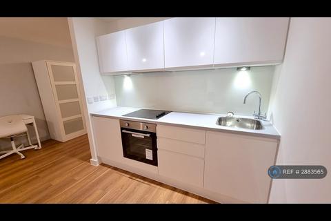 Studio to rent, Nation Way, Liverpool, L1