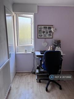 2 bedroom maisonette to rent, Cameron Close, Brentwood, CM14