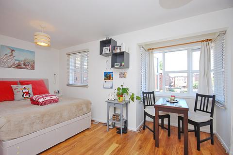 Studio for sale, LONDON W3