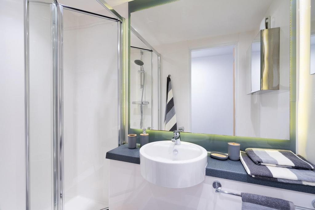 Apartment in Sheffield, City Centre, South Yorkshire - View 3