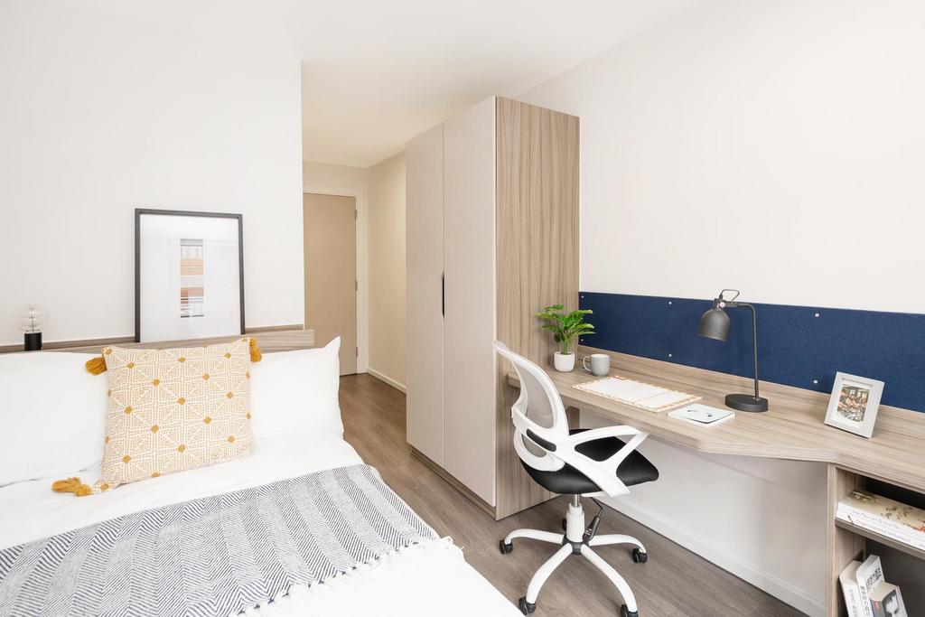 Apartment in Sheffield, City Centre, South Yorkshire - View 4