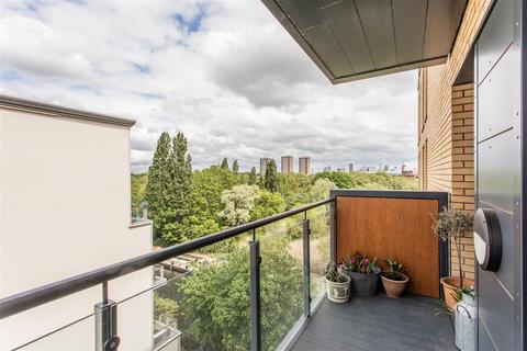 1 bedroom flat for sale, Titanium Point, Bethnal Green, E2