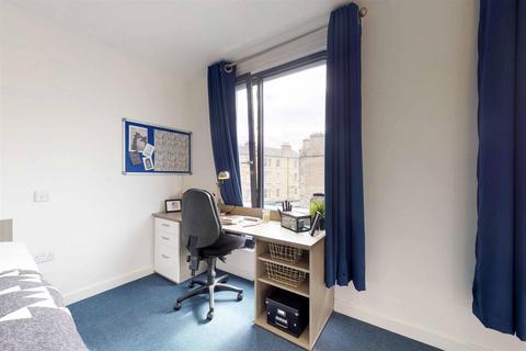 Studio to rent, West Park Place, Edinburgh EH11
