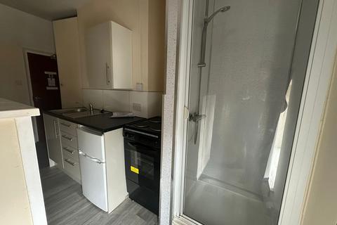Studio to rent, Carholme Road, Lincoln, LN1