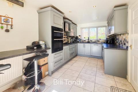 4 bedroom detached house for sale, Gettings Close, Burntwood, WS7